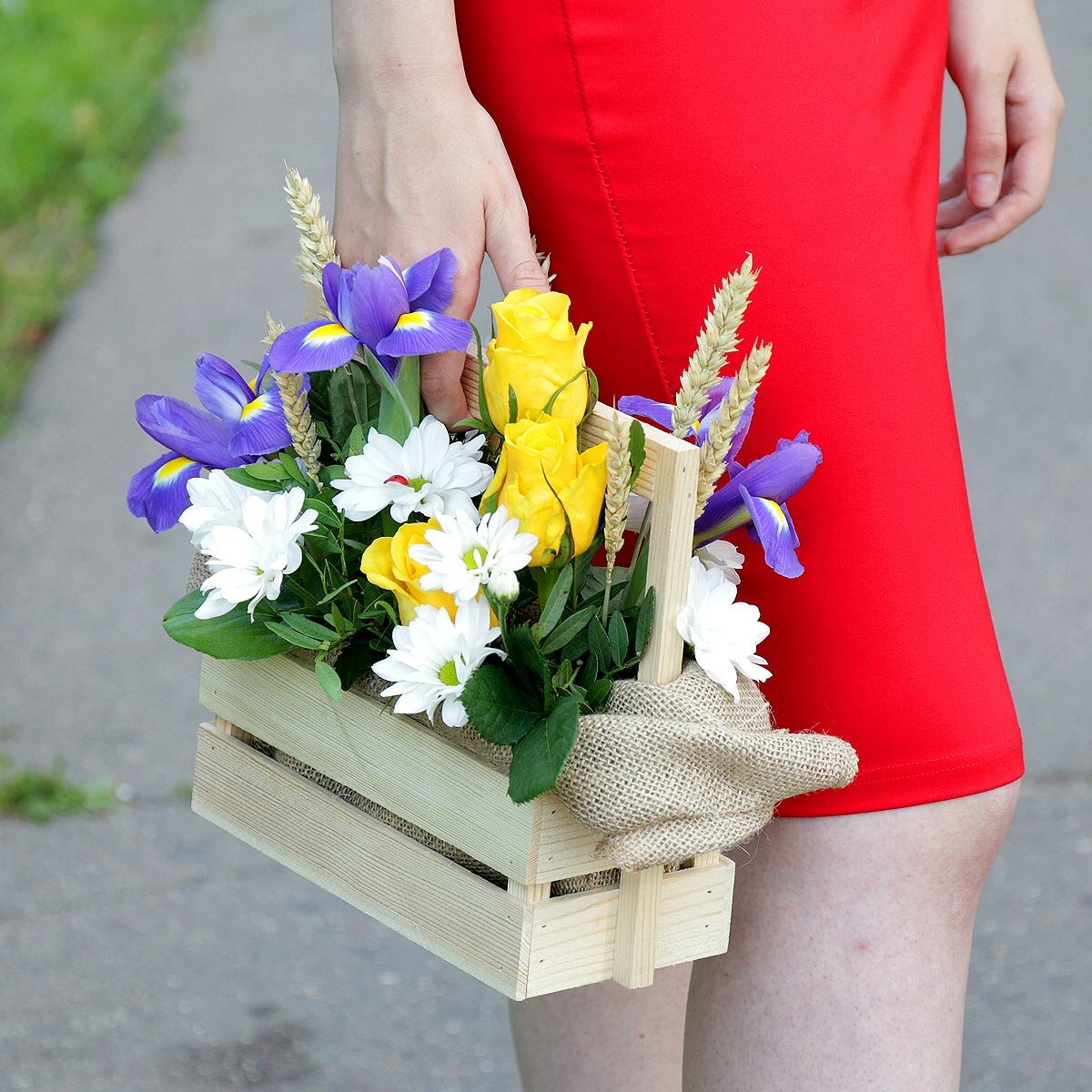 Композиция Букет Маркет "Божья коровка" корзина цветы пшеница 27 см