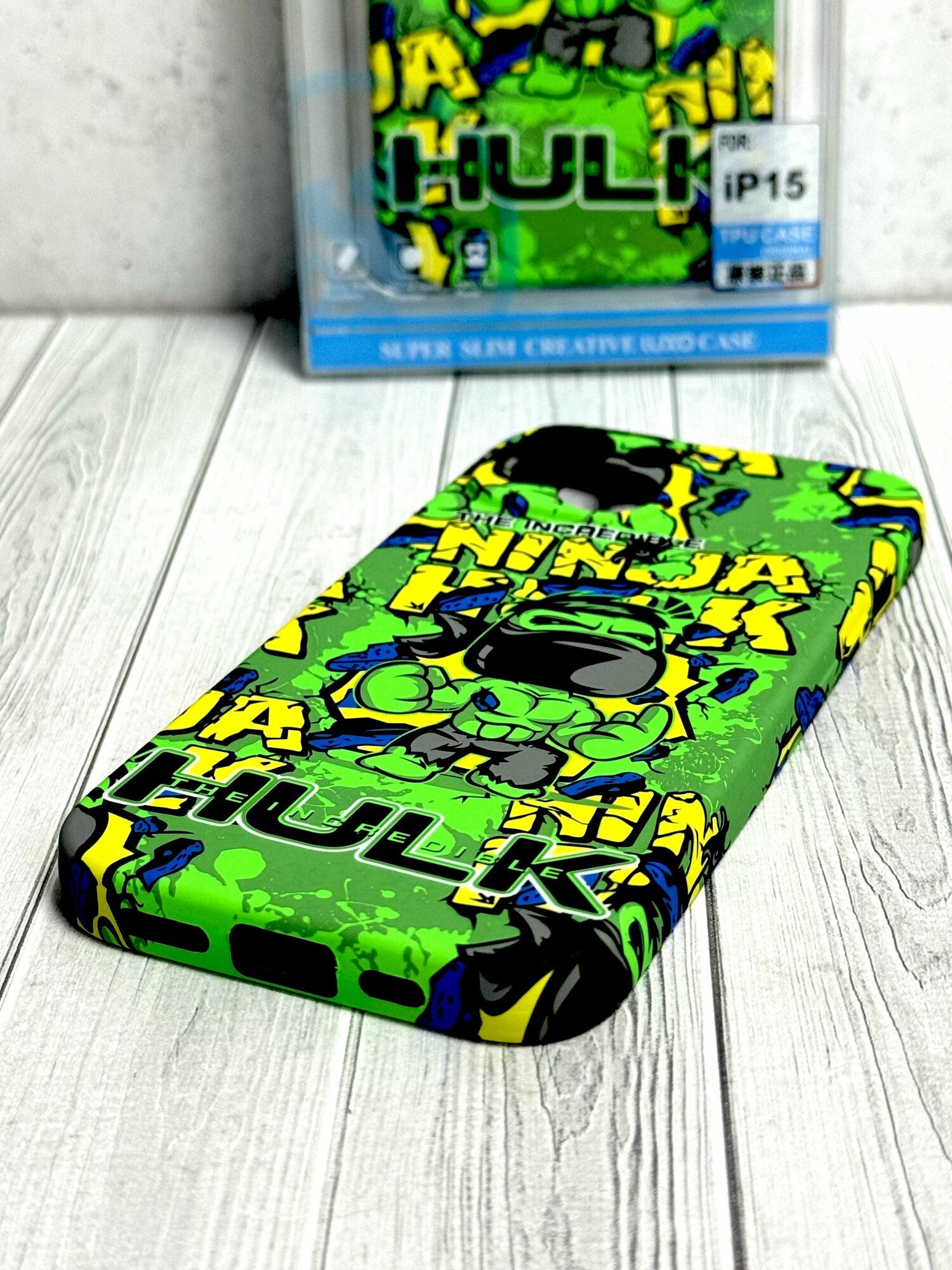 Светящийся чехол-накладка для Iphone 15/ Айфон 15 LUXO/KAWS/ с флуоресцентным рисунком — фото 1