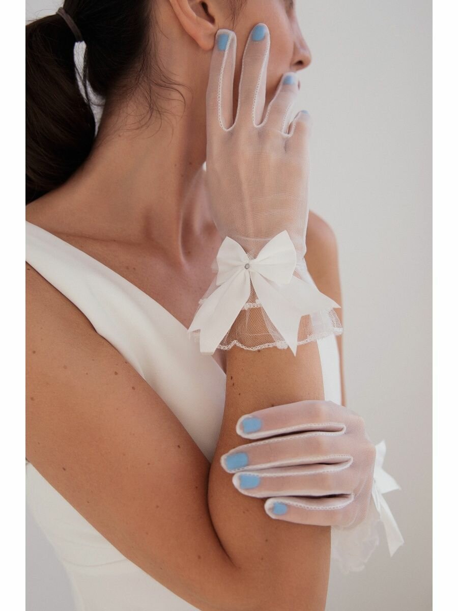 фото Свадебные перчатки невесты из стеки с фатиновой с бантиком Romantic Wedding 7