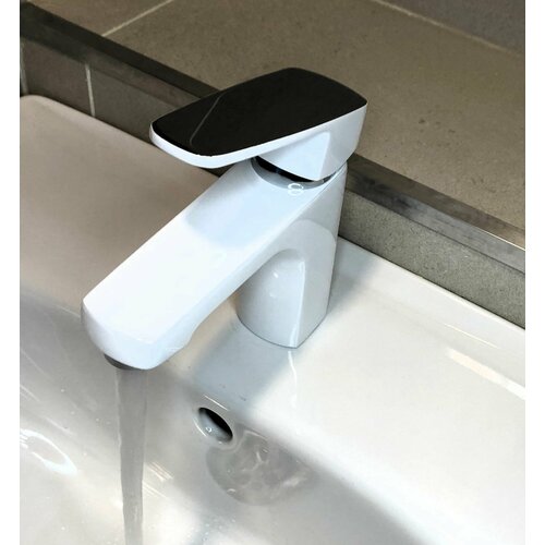 Смеситель для раковины белый