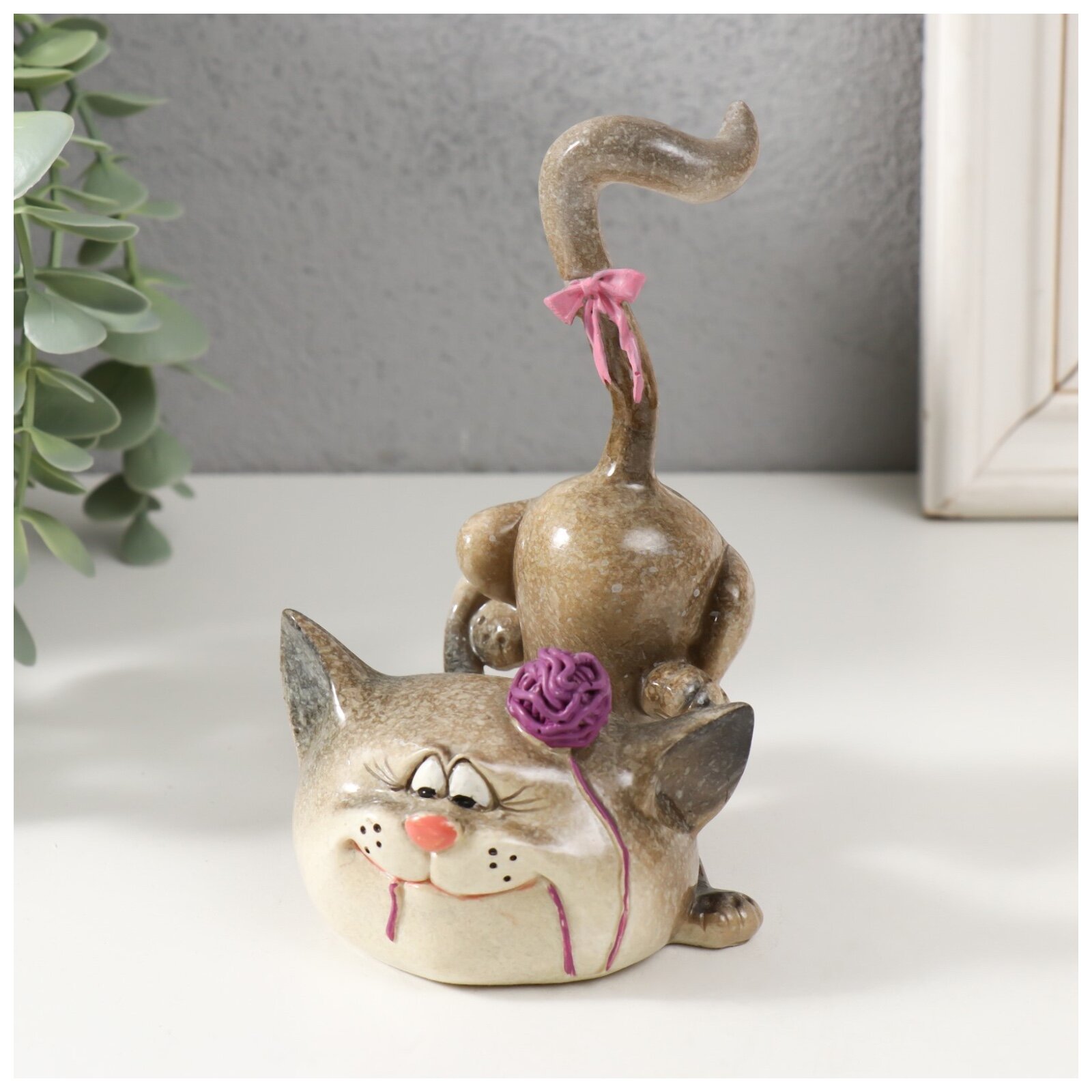 Фигурка «Кошечка играет с клубком»
