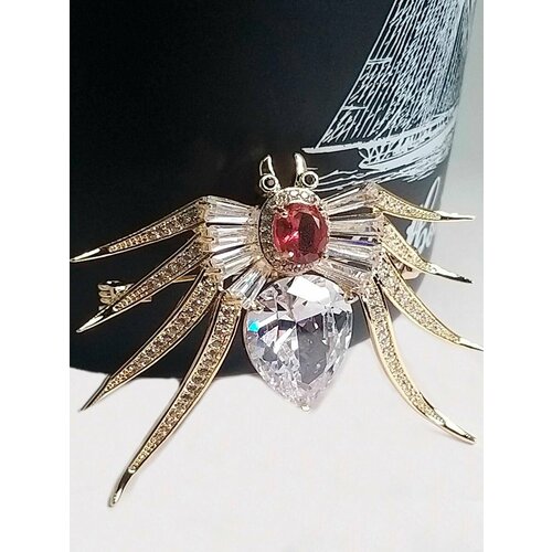 Брошь Blucome, фианит, искусственный камень, золотой