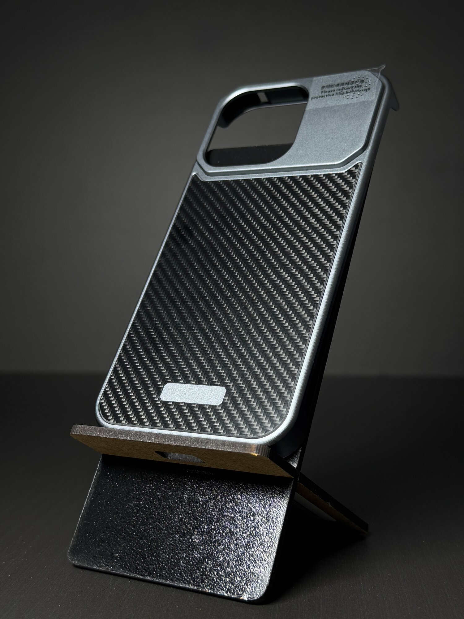 Чехол Айфон 16 Про / чехол iPhone 16 Pro Metal Case, Алюминиевый, Серебристый, Карбоновая вставка