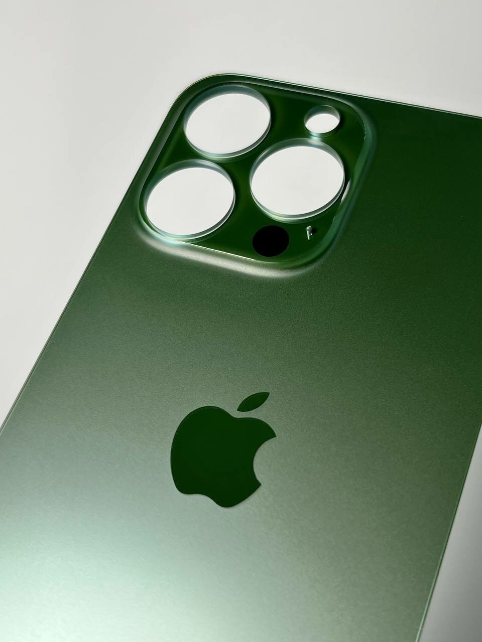 Оригинальная задняя крышка (стекло) IPhone 13 Pro - зеленый , с широким вырезом под камеру — фото 1