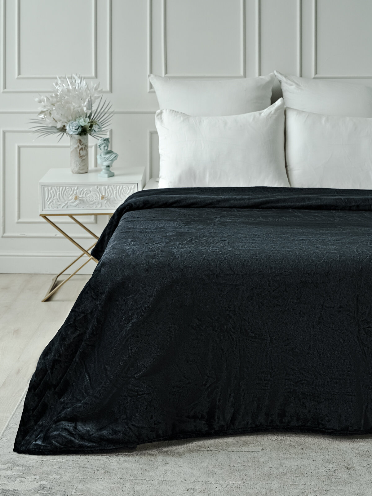 Плед 200х220 LOVEBERRY из велсофта Евро в спальню однотонный, черный — фото 1