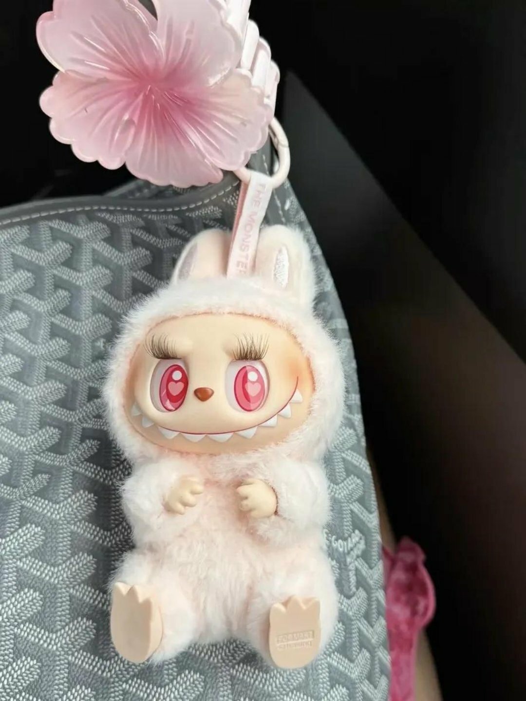 LABUBU! Игрушка-брелок Labubu, пушистый, 1 шт, случайный цвет — фото 1