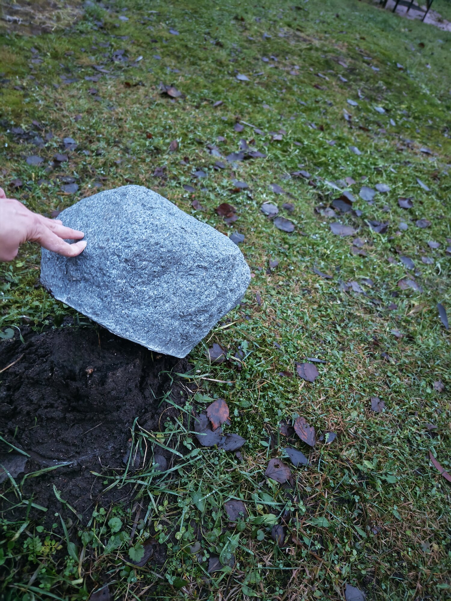 Валун декоративный малый для сада "Корона" — фото 1