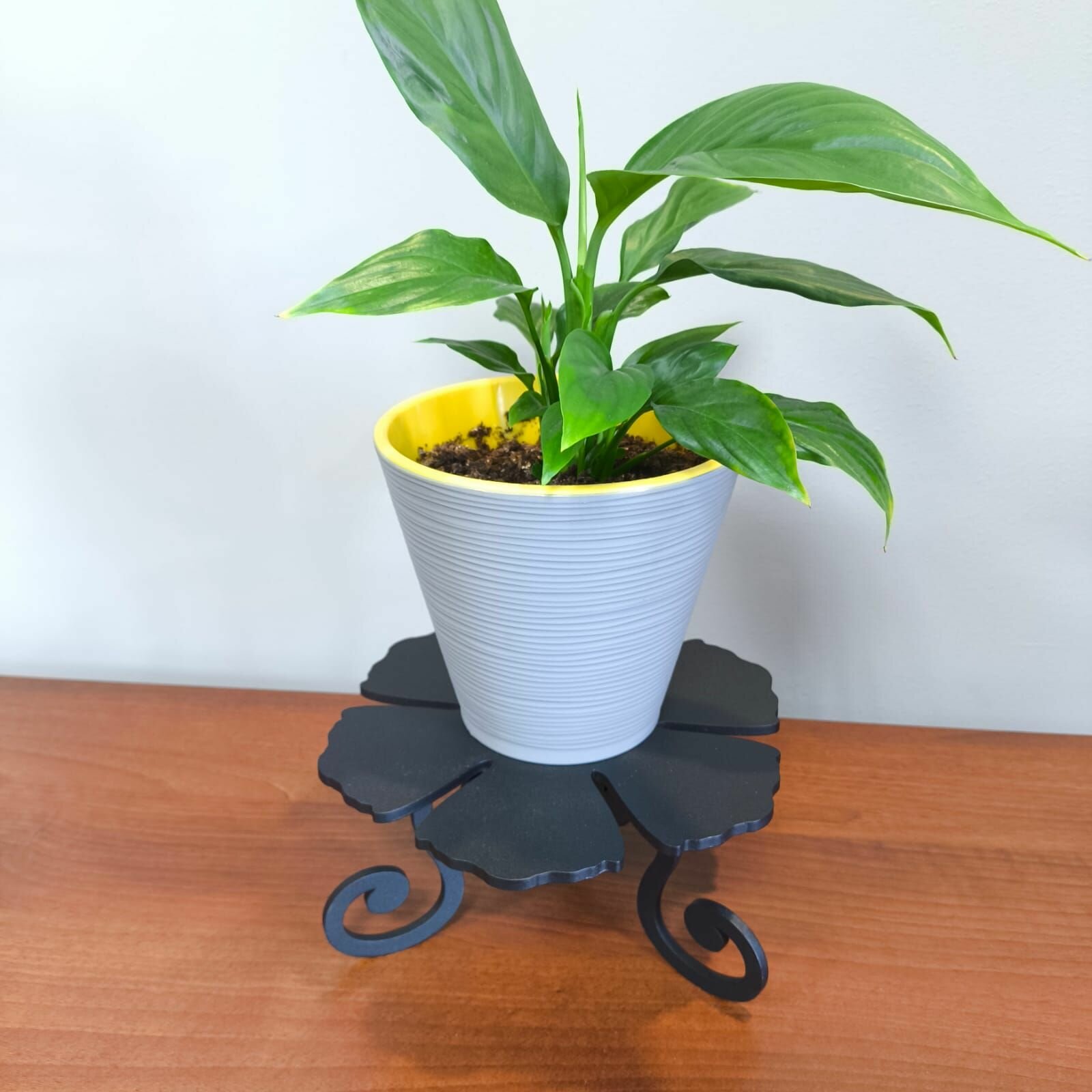 Подставка для цветов, матовая черная. Горячая сталь