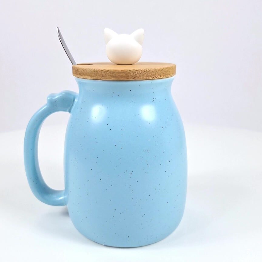 Кружка Котик с клубком синий Эврика, с крышкой и ложкой детская, аниме, женская, мужская 400 мл подарочная, чайная, кофейная 14 февраля, 8 марта — фото 1