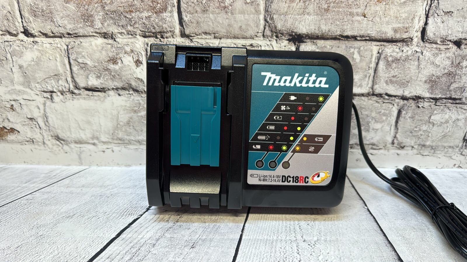 Зарядное устройство Makita DC18RC быстрое (LXT 18В)