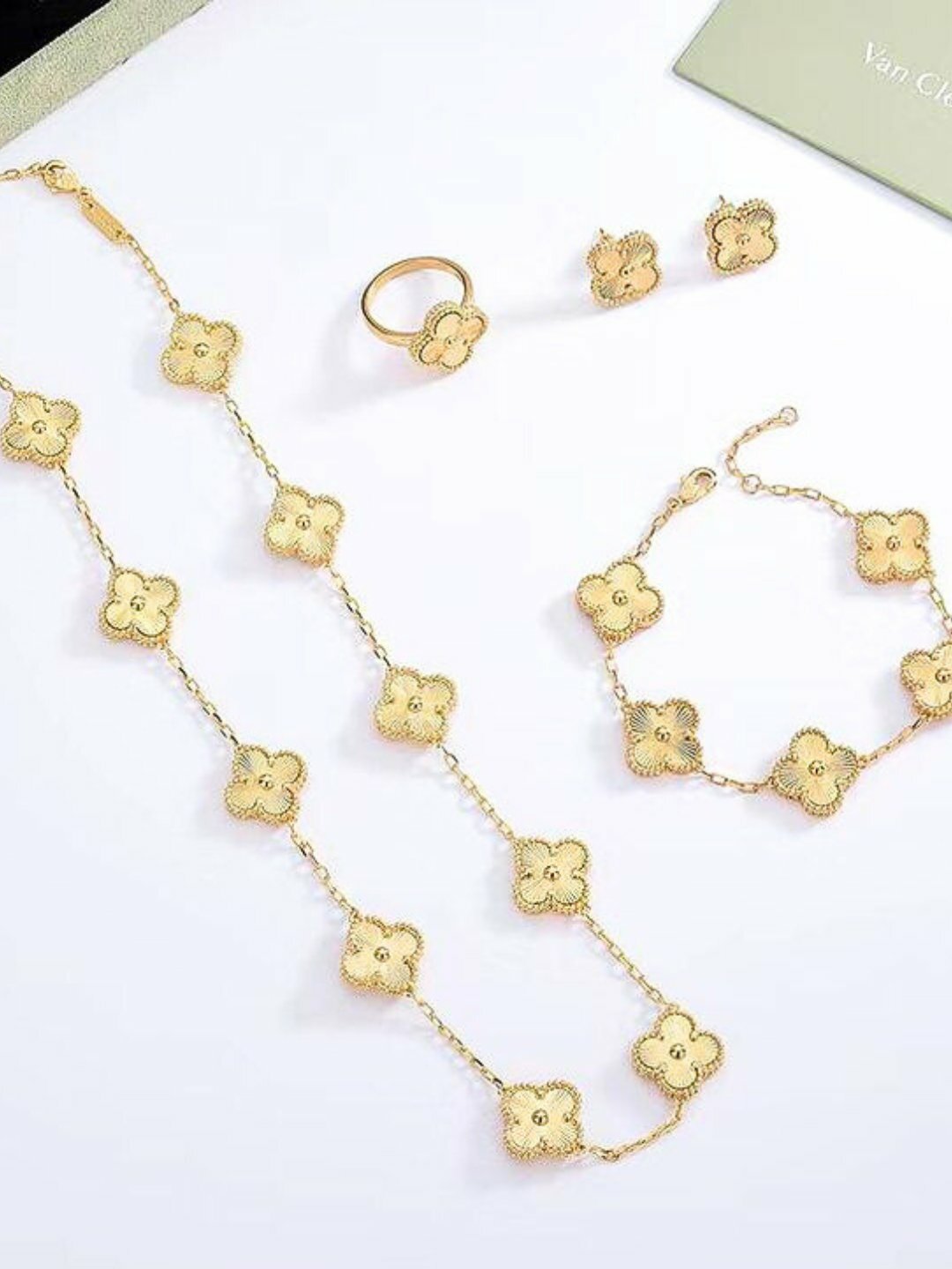 Комплект бижутерии: браслет, кольцо, серьги, колье