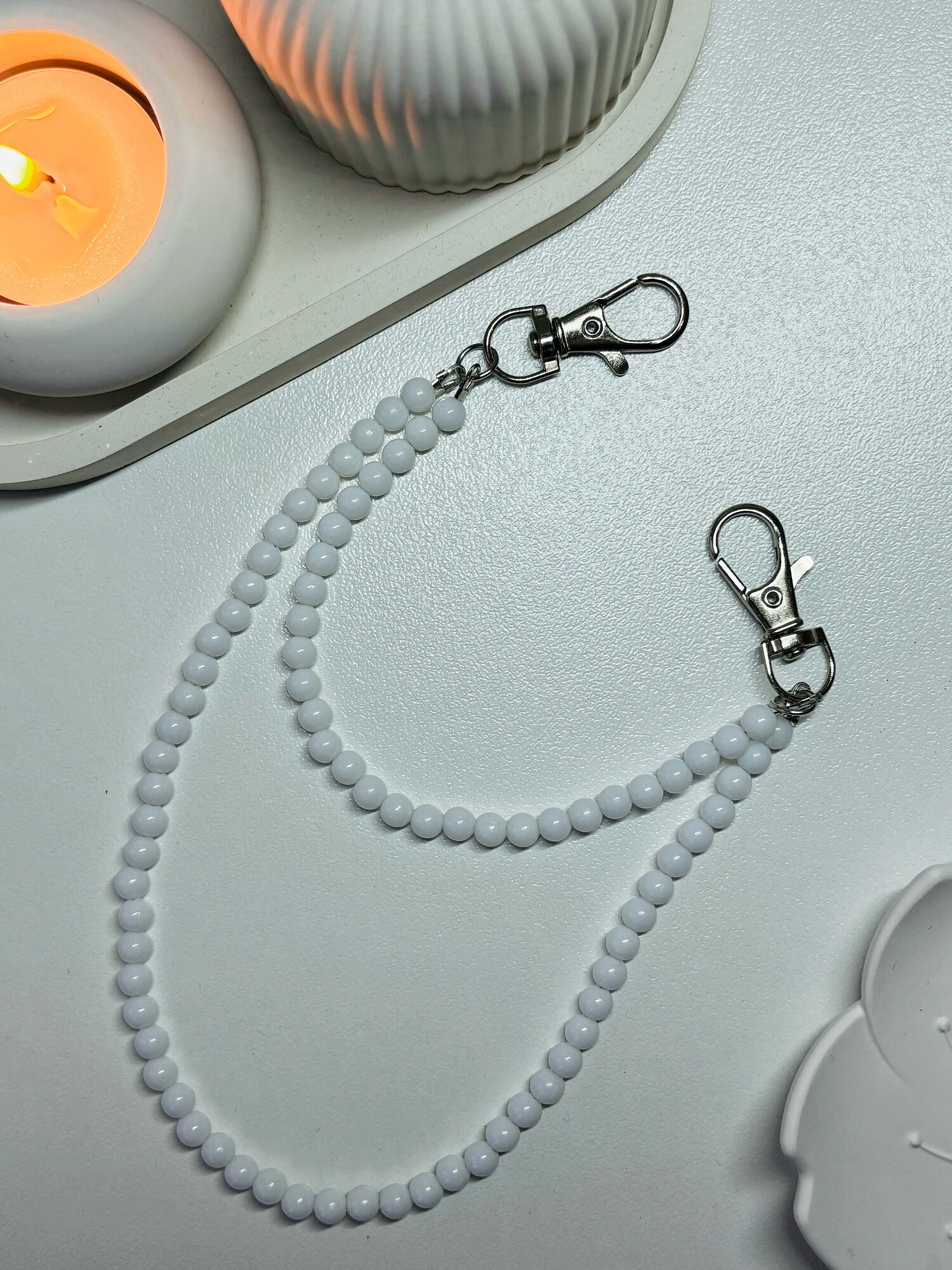 Брелок SIDORINA SOFIA ACCESSORIES, белый