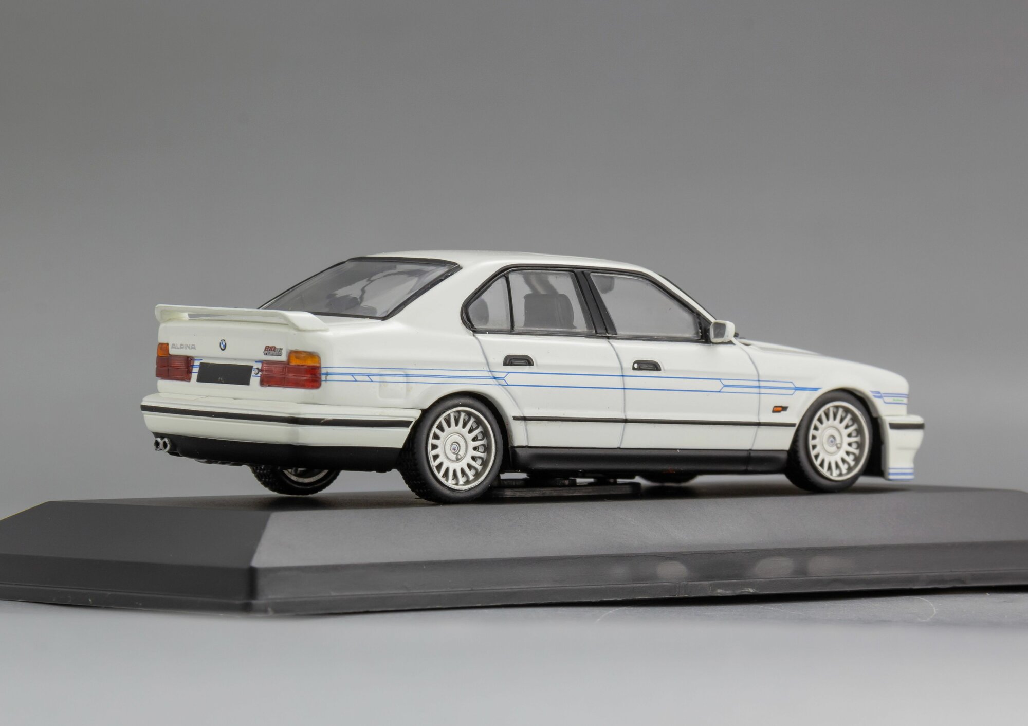 Масштабная модель BMW Alpina B10 (E34) — фото 1