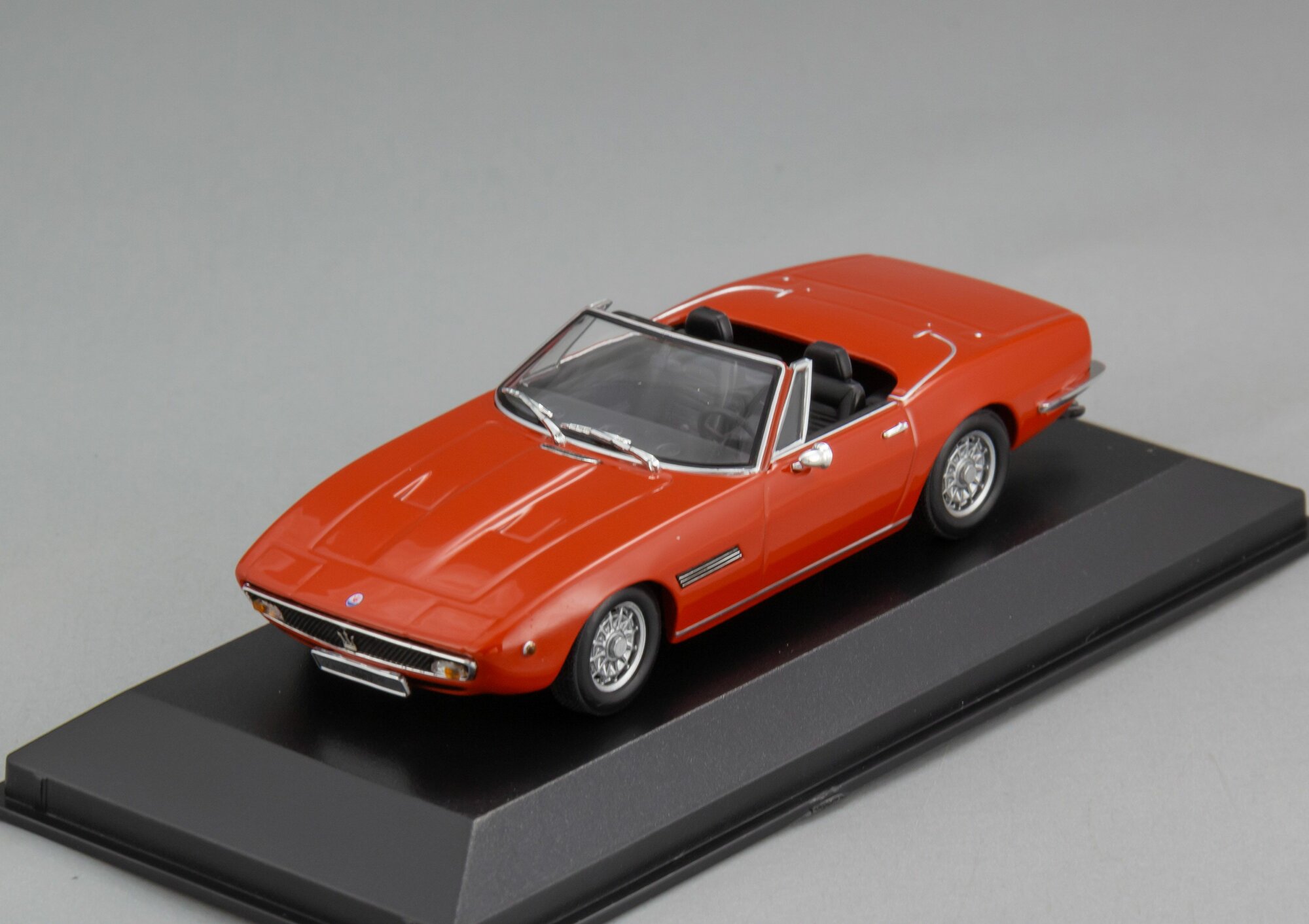 Коллекционная масштабная модель 1:43 Maserati Ghbli Spyder – 1969 от Maxichamps