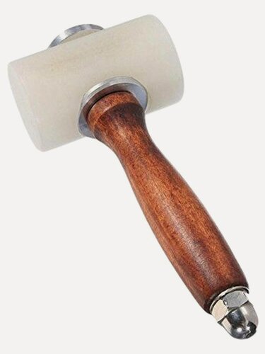 Изображение товара Киянка нейлоновая горизонтальная 50 мм с деревянной ручкой для работы с кожей