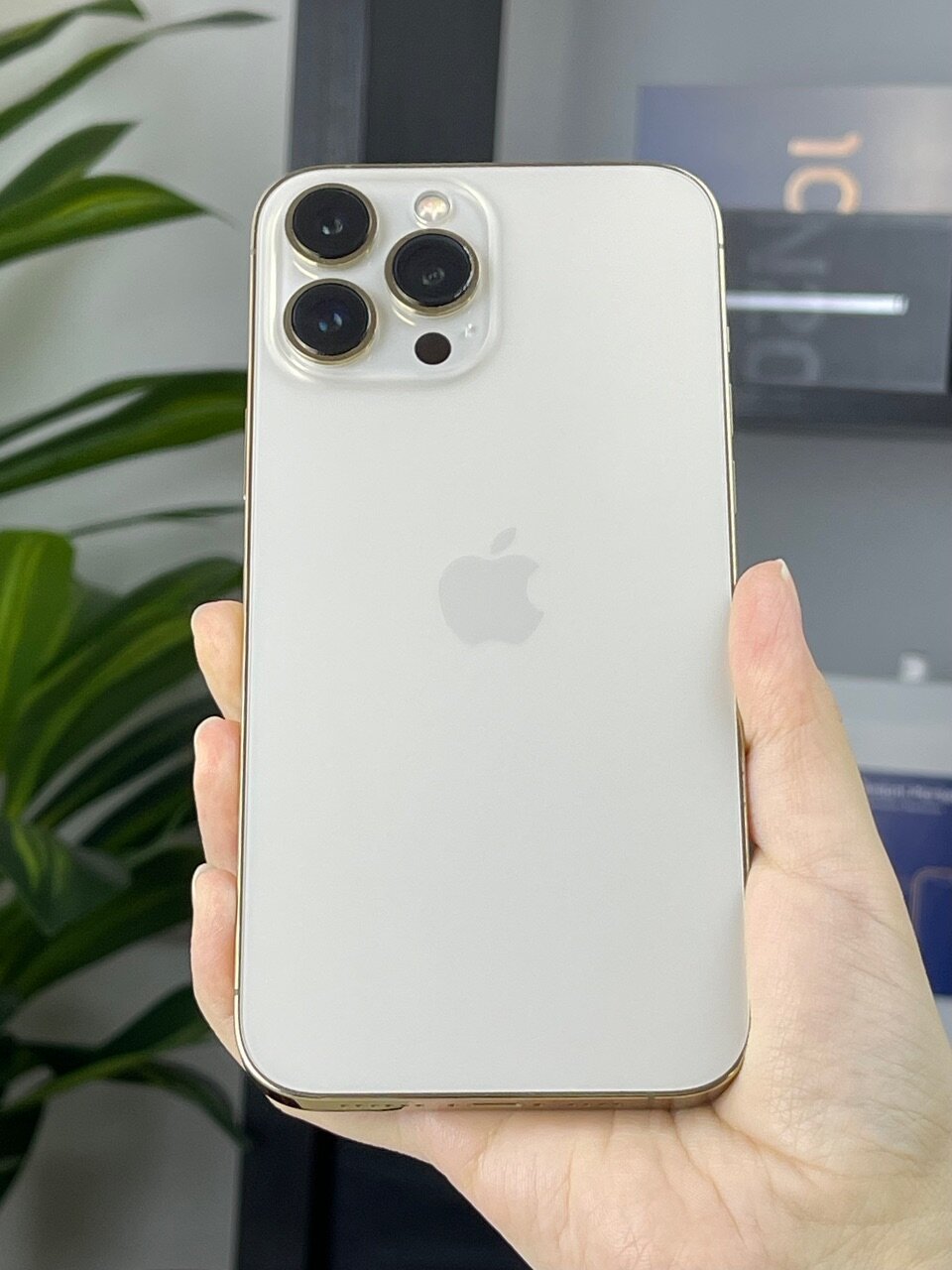 Смартфон Apple iPhone 13 Pro Max, 128 Гб, Золотой, Apple A15 Bionic, IP68, 5G