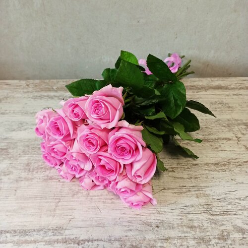 Изображение товара Живые цветы букет розовых роз 19 шт. 60 см. "Шарм нежности", сорт - Ревиваль