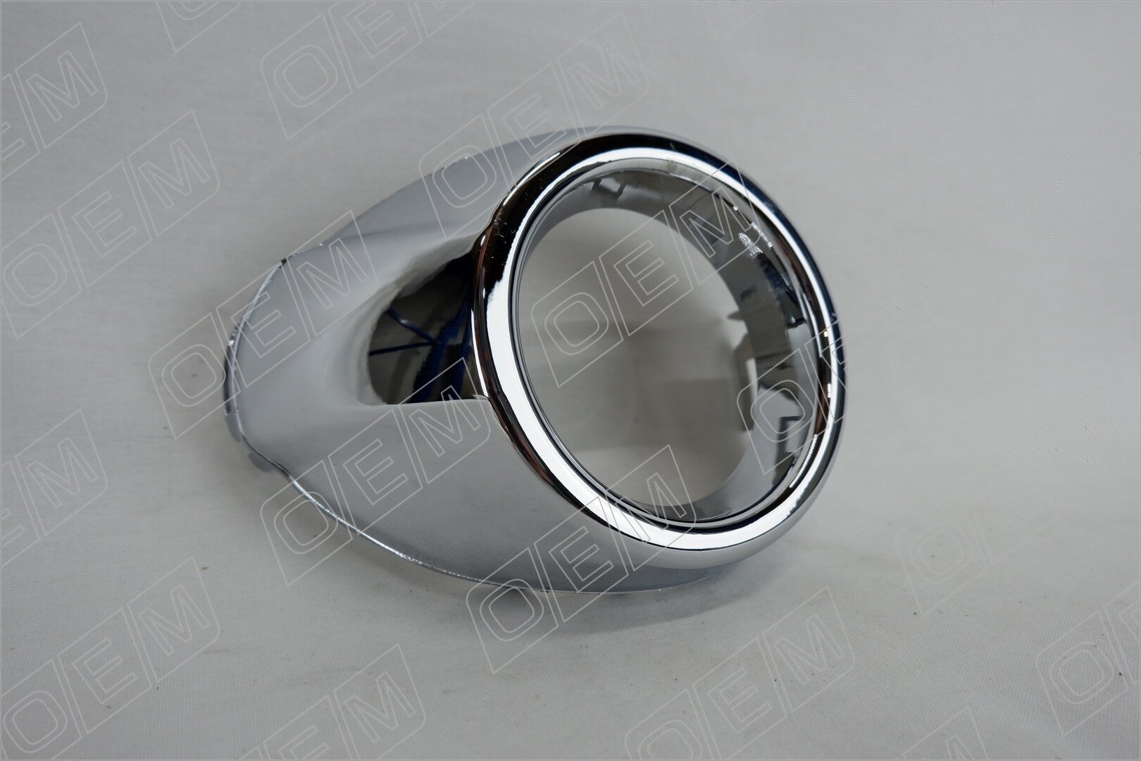 Окантовка противотуманной фары правая Ford Focus 3 1694984, Форд Фокус, год с 2011 по 2015, O.E.M.