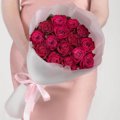 Изображение товара Букет Мегацвет24, розы Шангри Ла, малиновые, 15 шт, высота 60 см