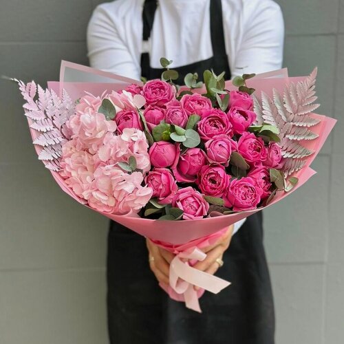 Изображение товара Букет Rybe-Flowers "Misty Bubbles", пионовидные розы и гортензия, высота 40 см