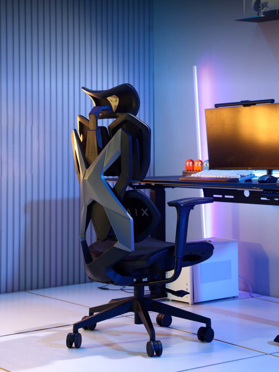 Геймерское компьютерное кресло на колесиках в стиле хай-тек LuxAlto, Черное