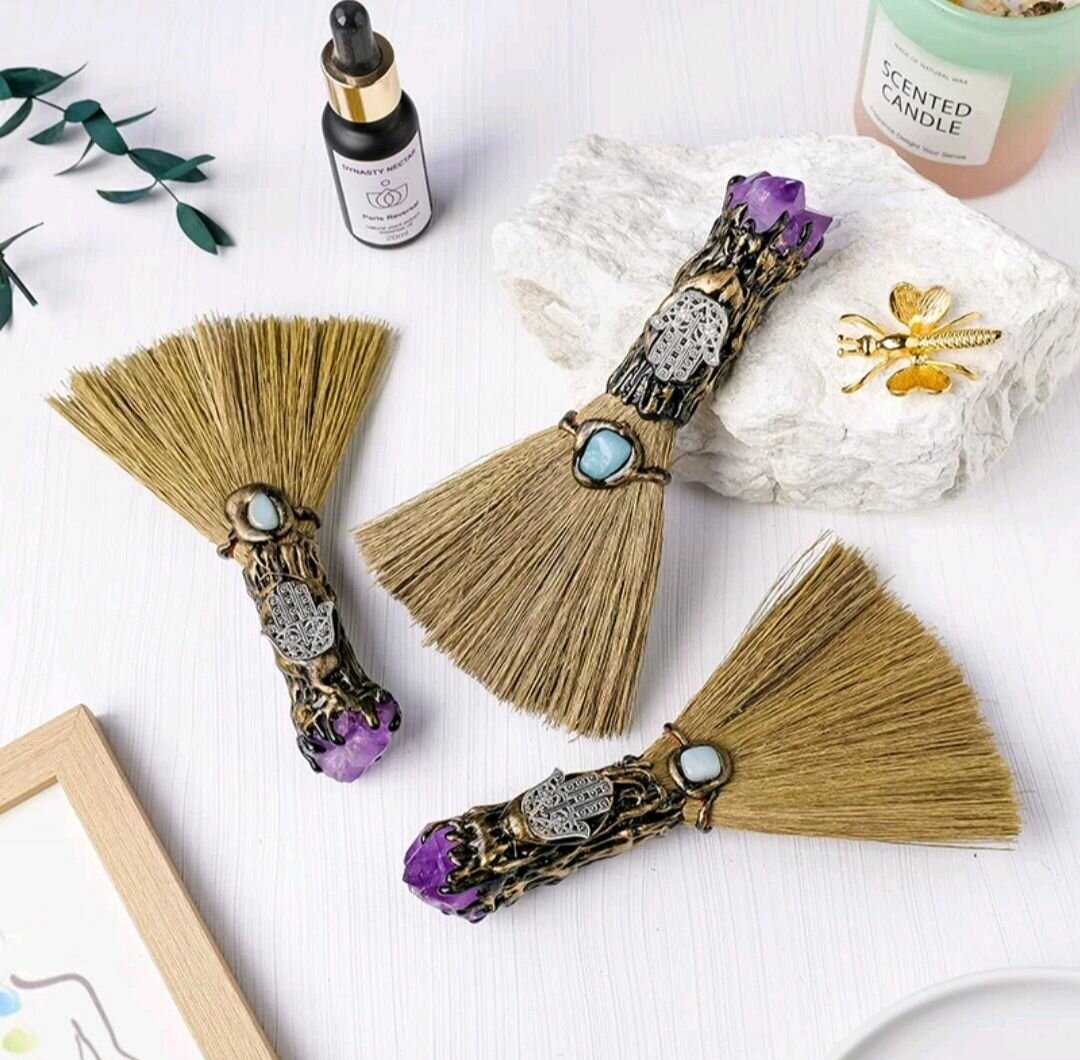 Оберег-метла на богатство и достаток. Атрибут для интерьера. — фото 1