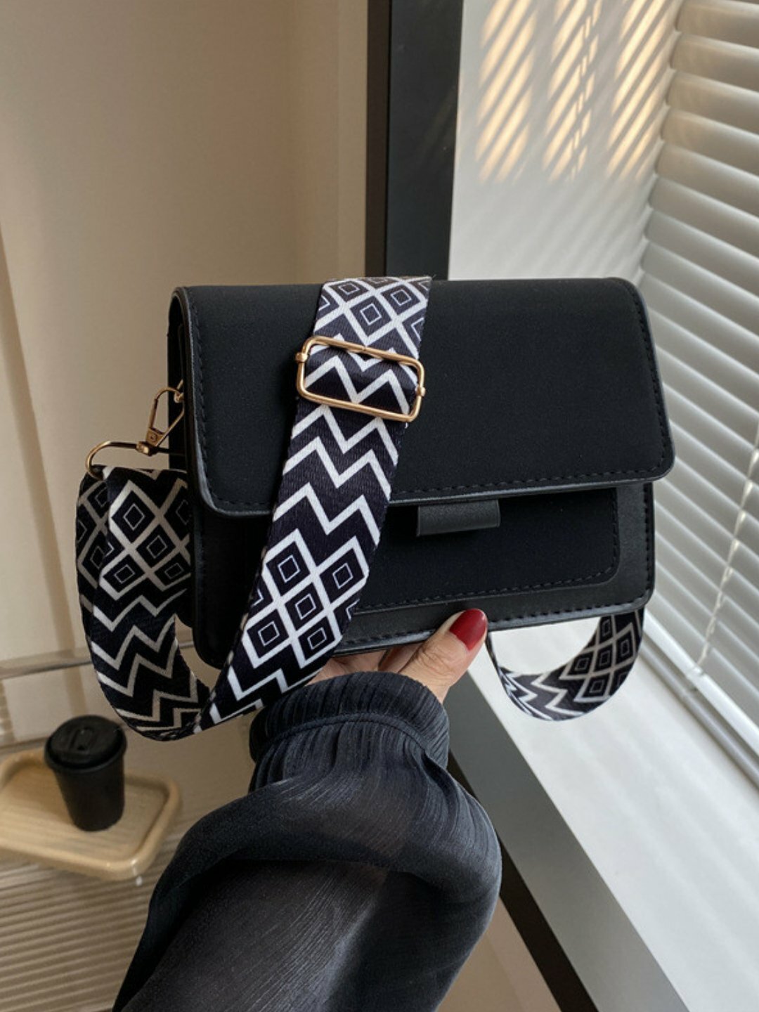 Сумка  Crossbody Geo Strap, фактура гладкая, черный