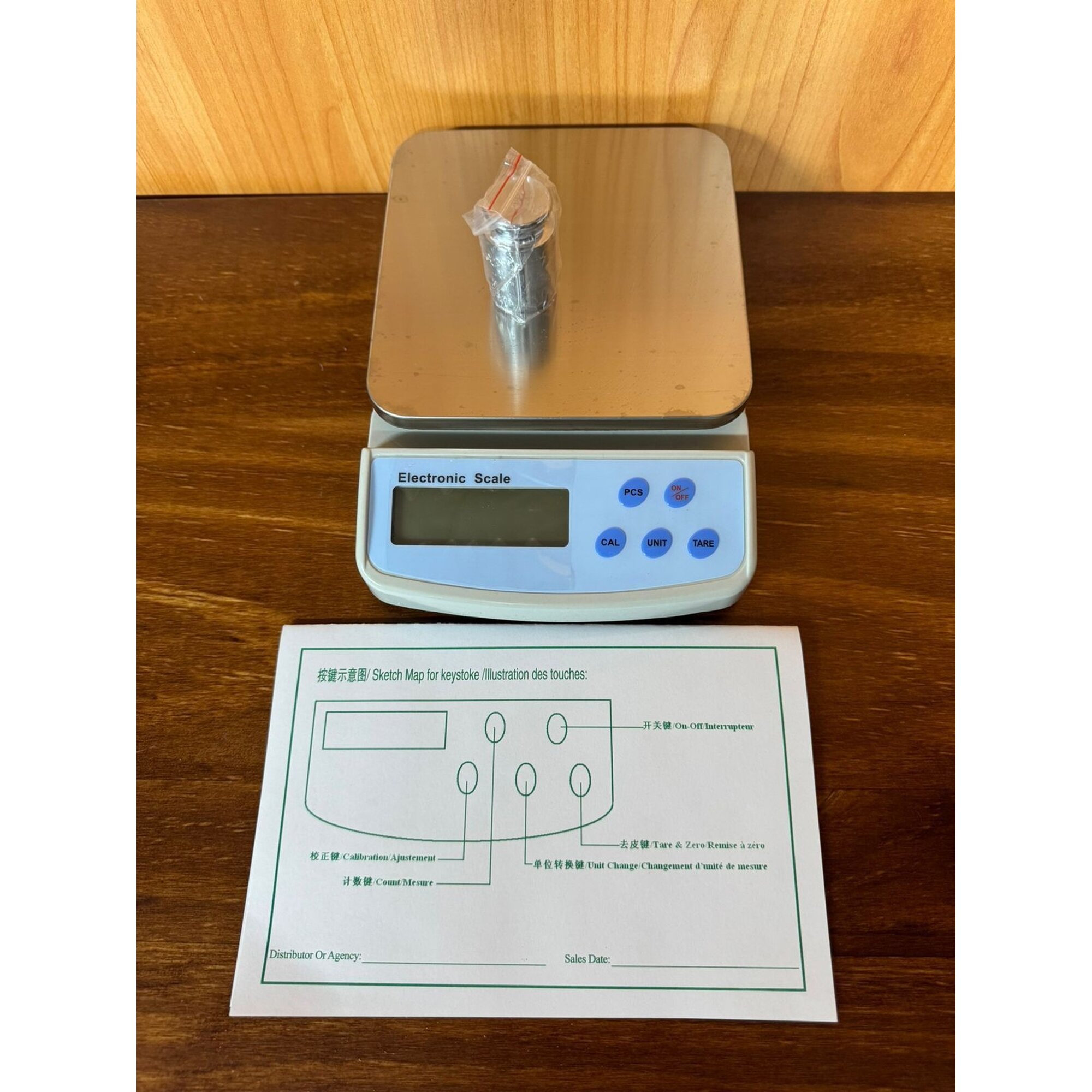 Электронные весы 200г, настольные, пластиковый корпус, серебристый цвет, питание от сети 220В, гиря 200г