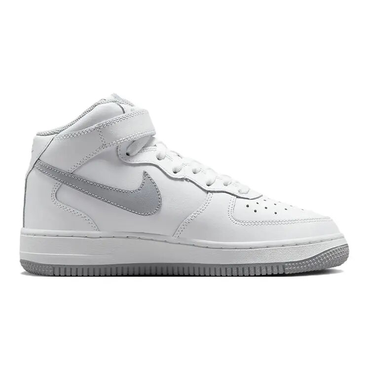 Кроссовки NIKE, полнота B, размер 5.5 Y / 5 UK / 38 EU / 37 RU / 24 CM, бело-серый