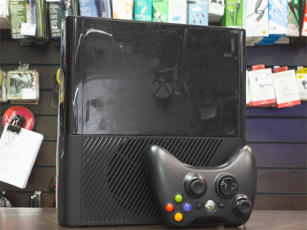 Игровая приставка Microsoft Xbox 360 E (Без жесткого диска)