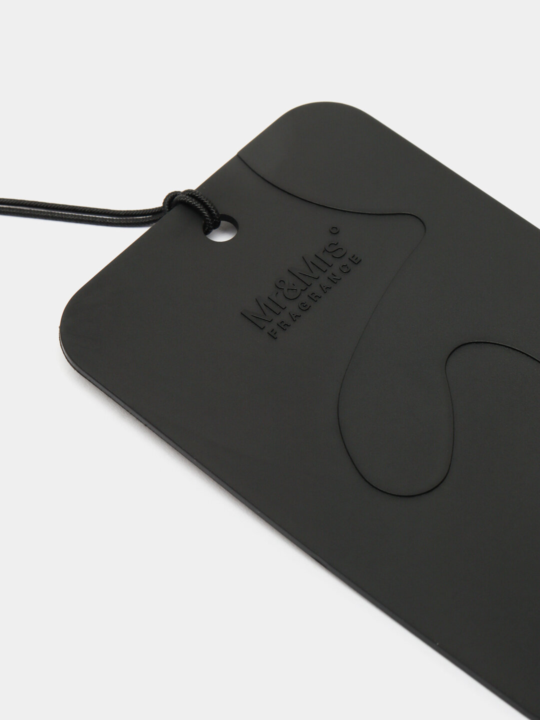 Ароматизатор для авто Mr&Mrs Fragrance "Cesare Card", пластик, антитабак, черный — фото 1