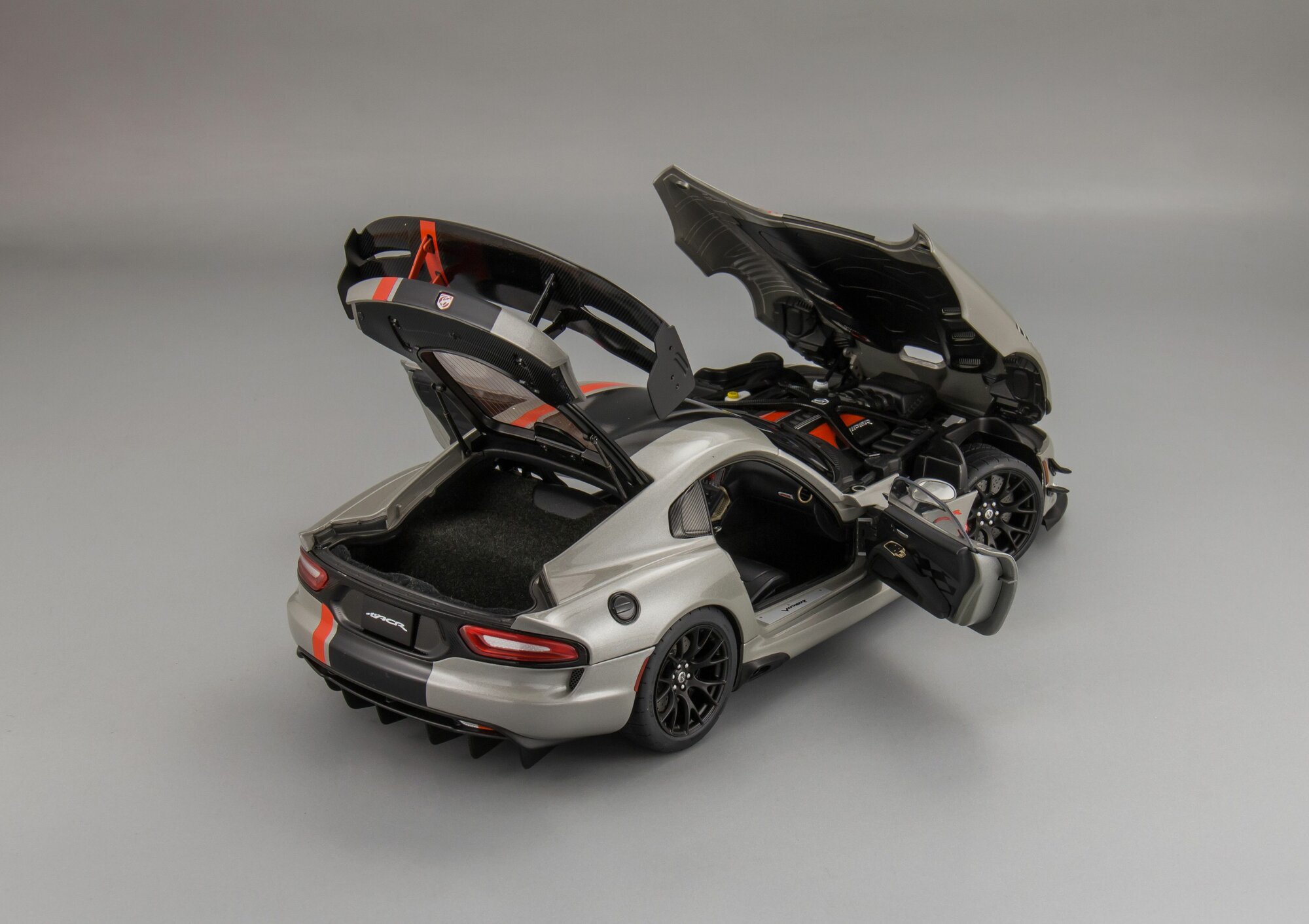 Коллекционная масштабная модель 1:18 Dodge Viper ACR 2017 от AUTOart — фото 1