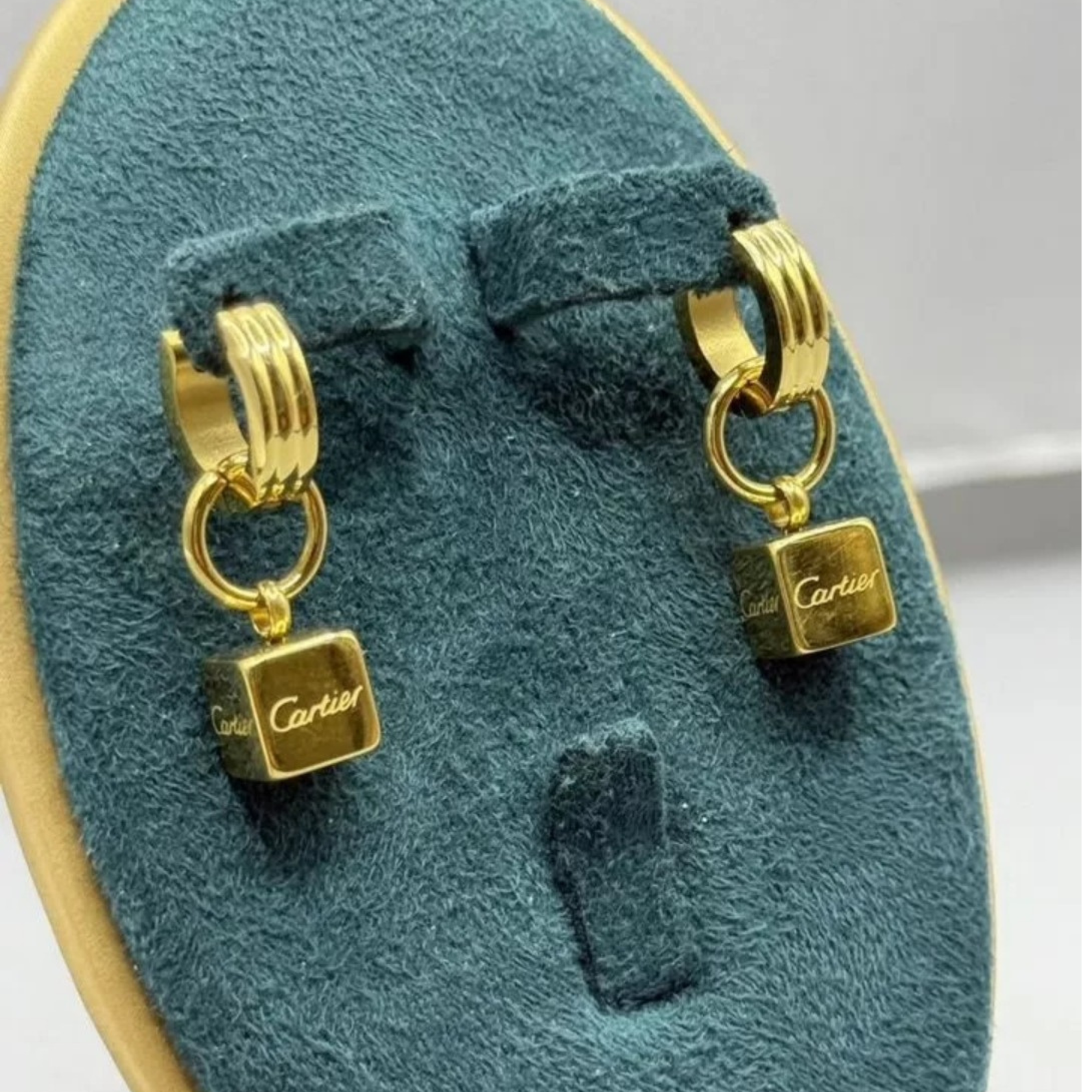 Моносерьга, азурит