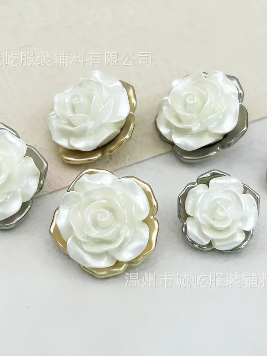 Белые пуговицы - цветок, набор из 3 шт. — фото 1