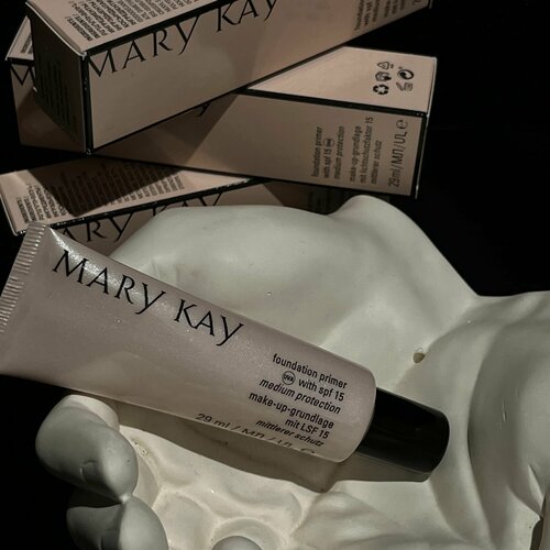 Выравнивающая основа под макияж с SPF 15 Mary Kay 2100₽