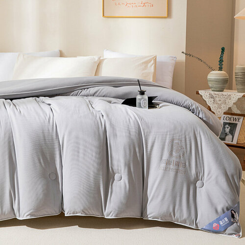 Одеяло Piaget шелковое для матерей и младенцев 4850₽