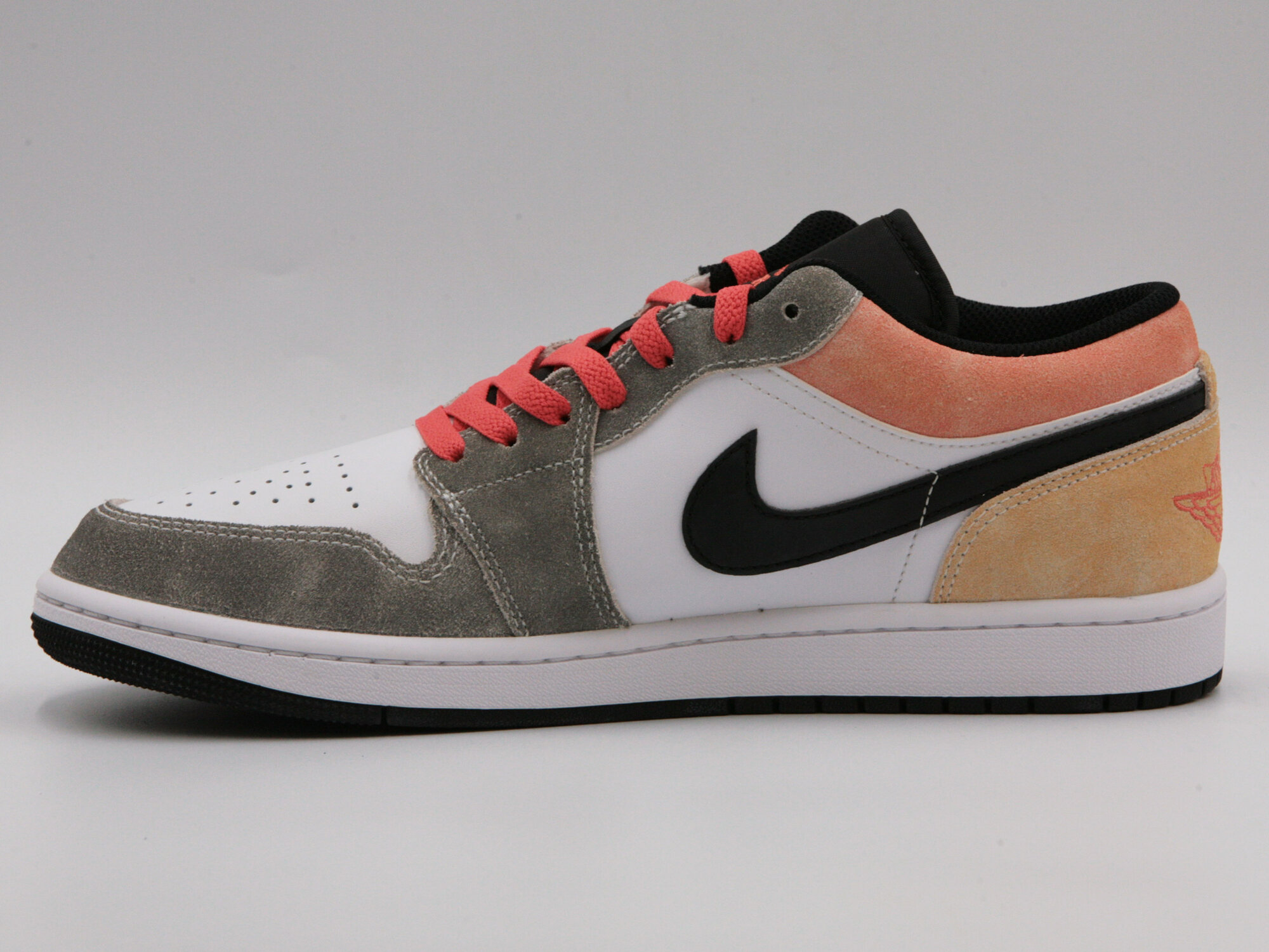 Кроссовки NIKE Air Jordan 1 Low SE, полнота D, размер 12 US / 46 EUR, мультиколор, черный — фото 1