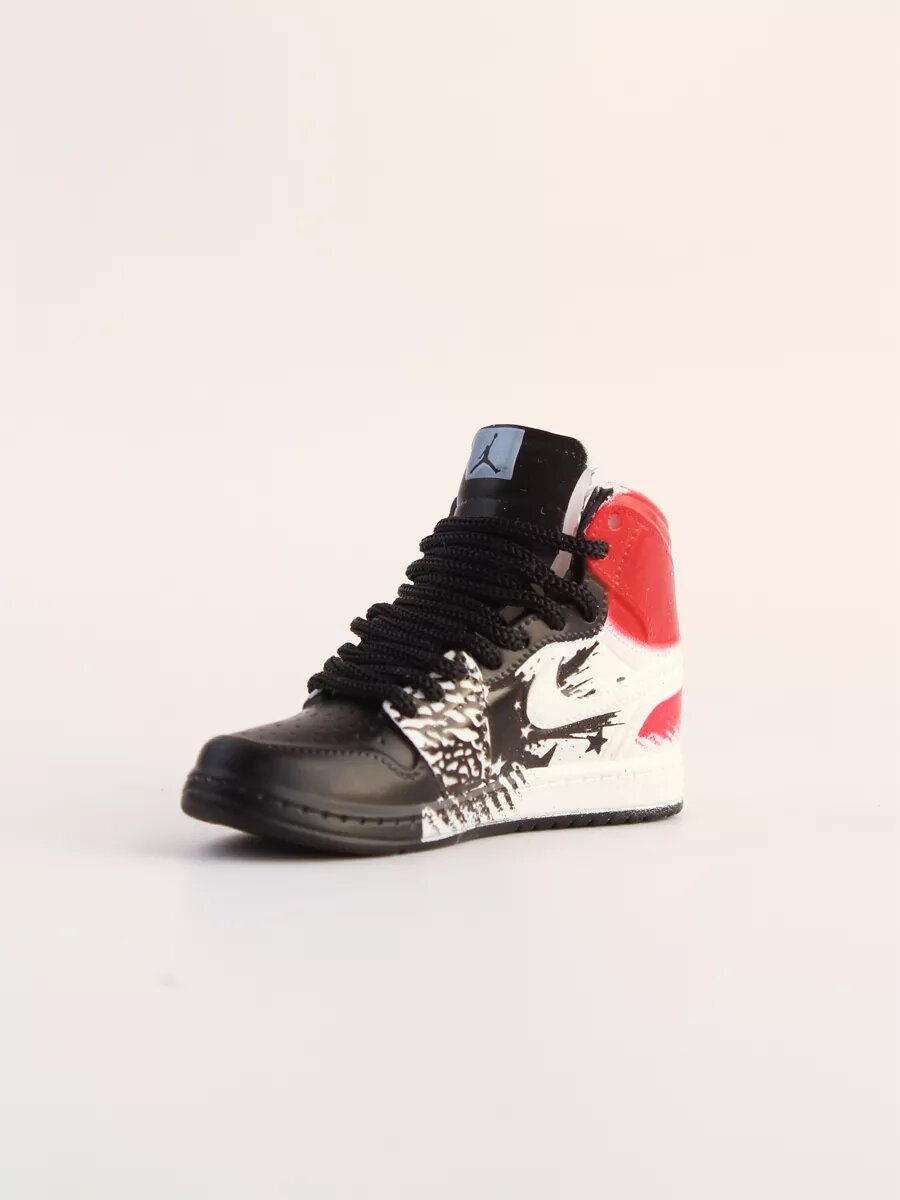 Брелок, красный, белый, черный — фото 1