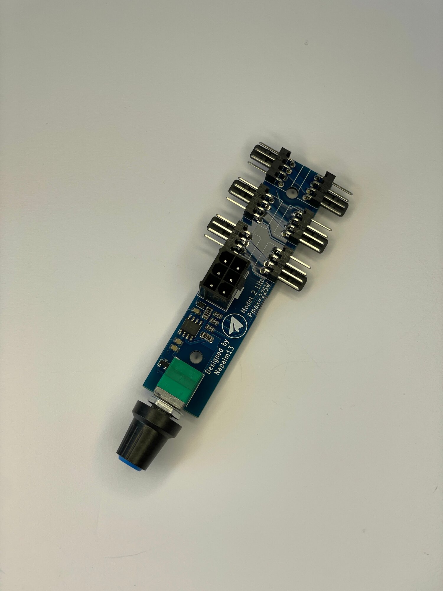 Регулятор оборотов ШИМ (PCIe 6pin) до 6 кулеров 4pin, 12В, Model 2 Lite, 225W max