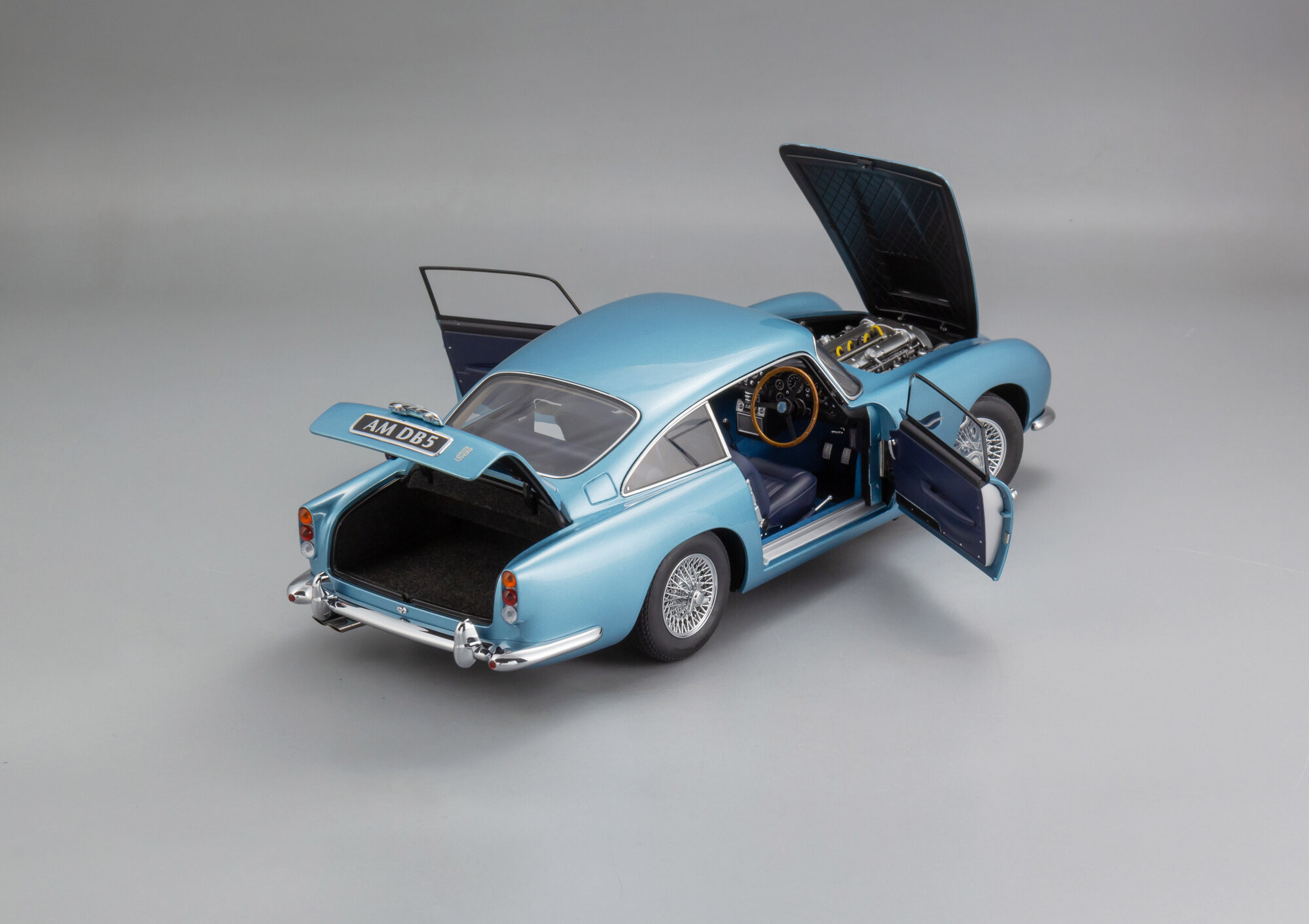 1:18 Aston Martin DB5 - 1964, Коллекционная масштабная модель от AUTOart — фото 1