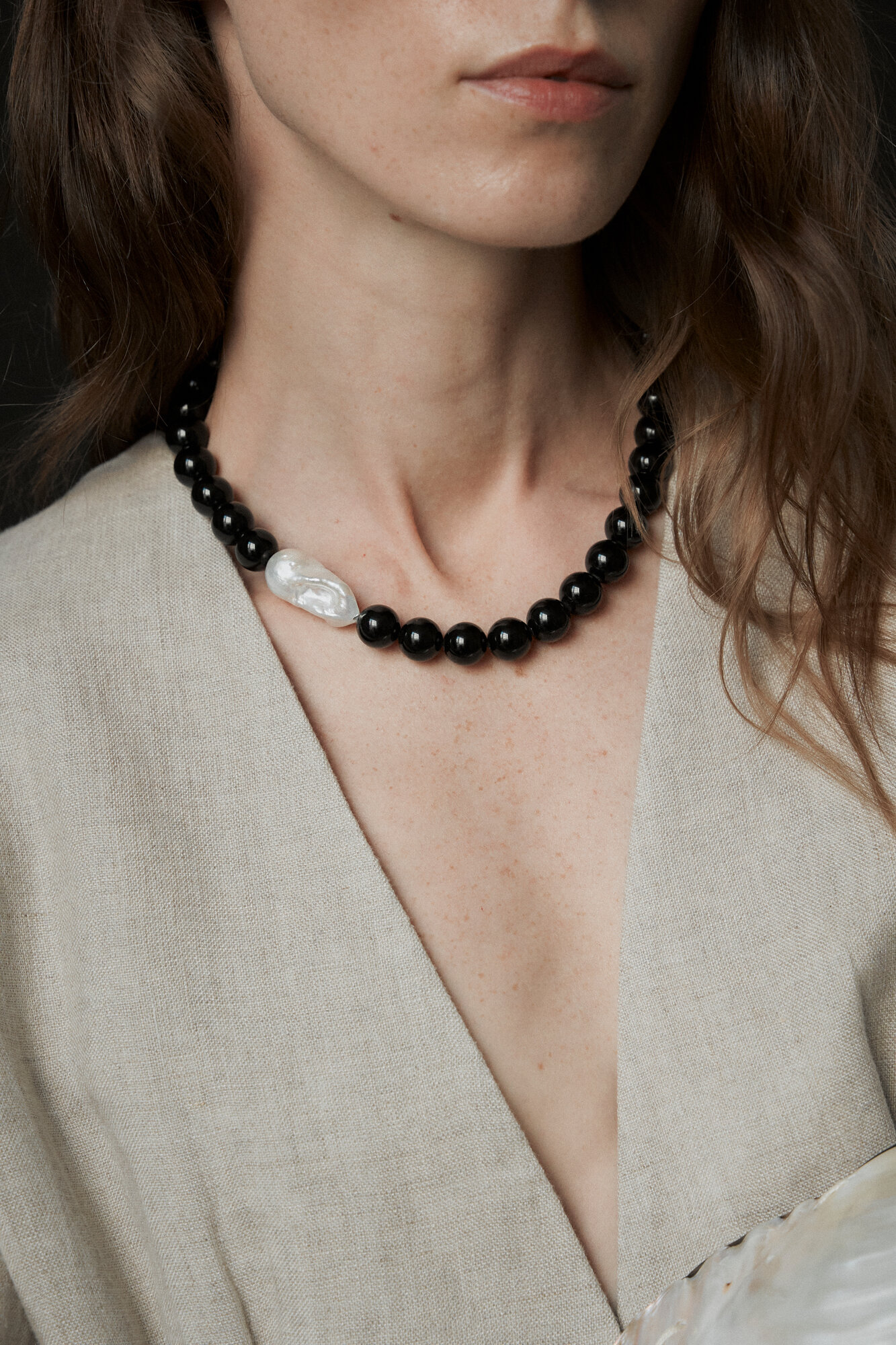 Колье ZOTOV A & Y JEWELLERY, длина 42 см, белый/черный