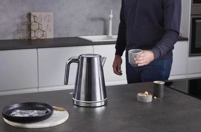 чайник RUSSELL HOBBS 25240-70 Geo Steel Kettle 2400Вт 1,7л металл - фото №4