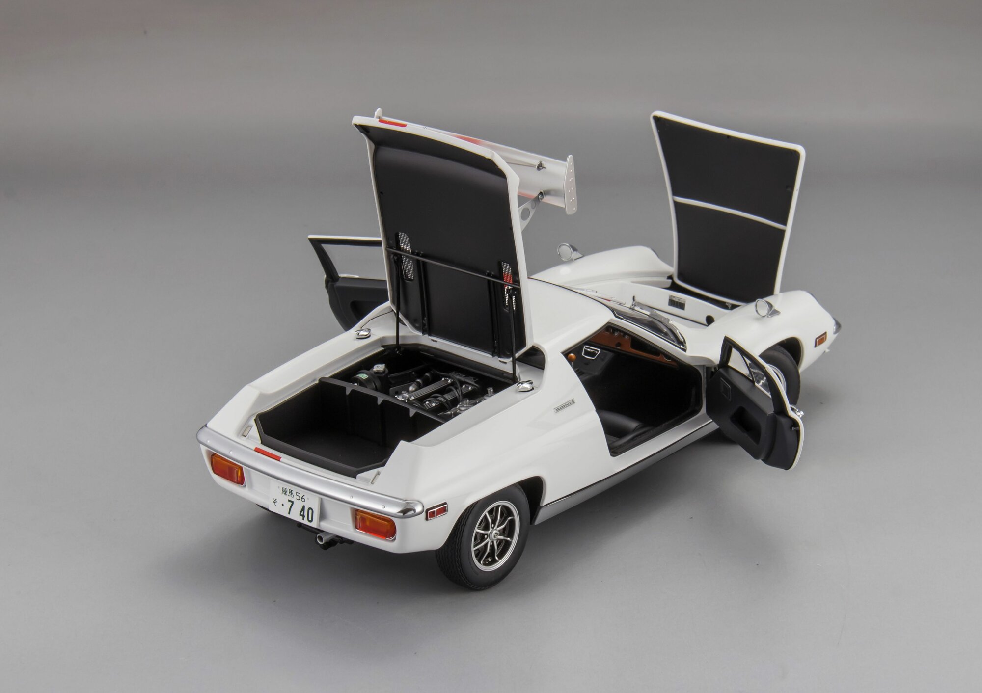 Коллекционная масштабная модель 1:18 Lotus Europa Special "The Circuit Wolf" от AUTOart — фото 1