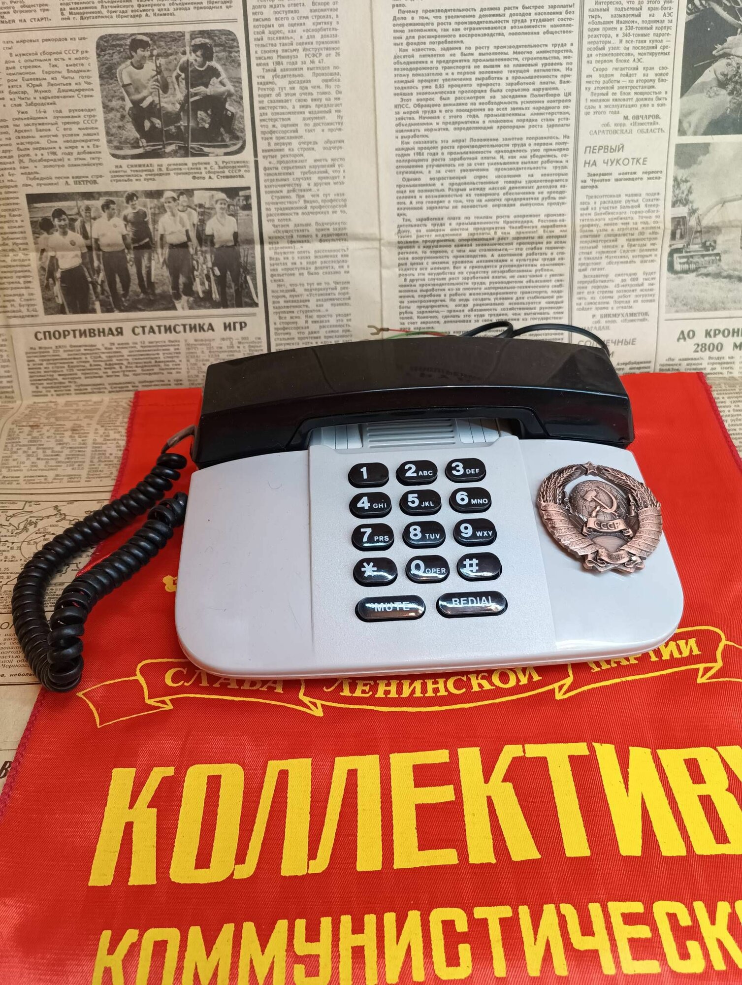 Бежевый кнопочный "HT-8686", пульс/тон, новый, в коробке 1999 рублей