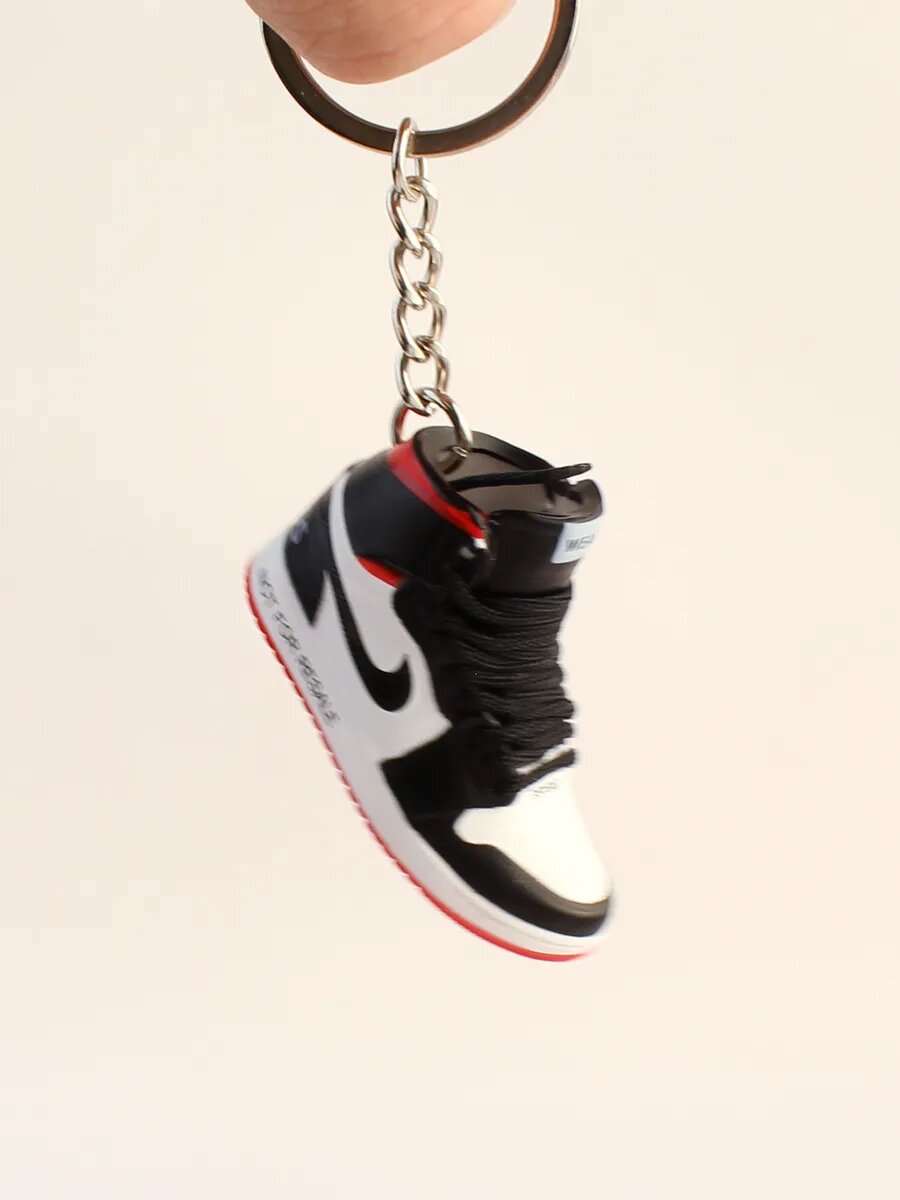Брелок, красный, белый, черный, серебряный — фото 1