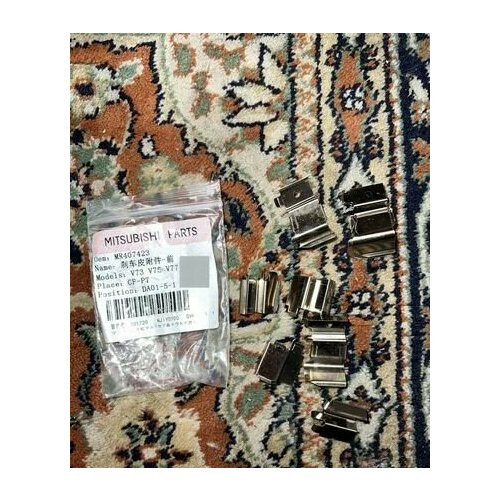 Скобы тормозных колодок передних Митсубиси Паджеро 3 4 Mitsubishi Pajero III IV 910₽