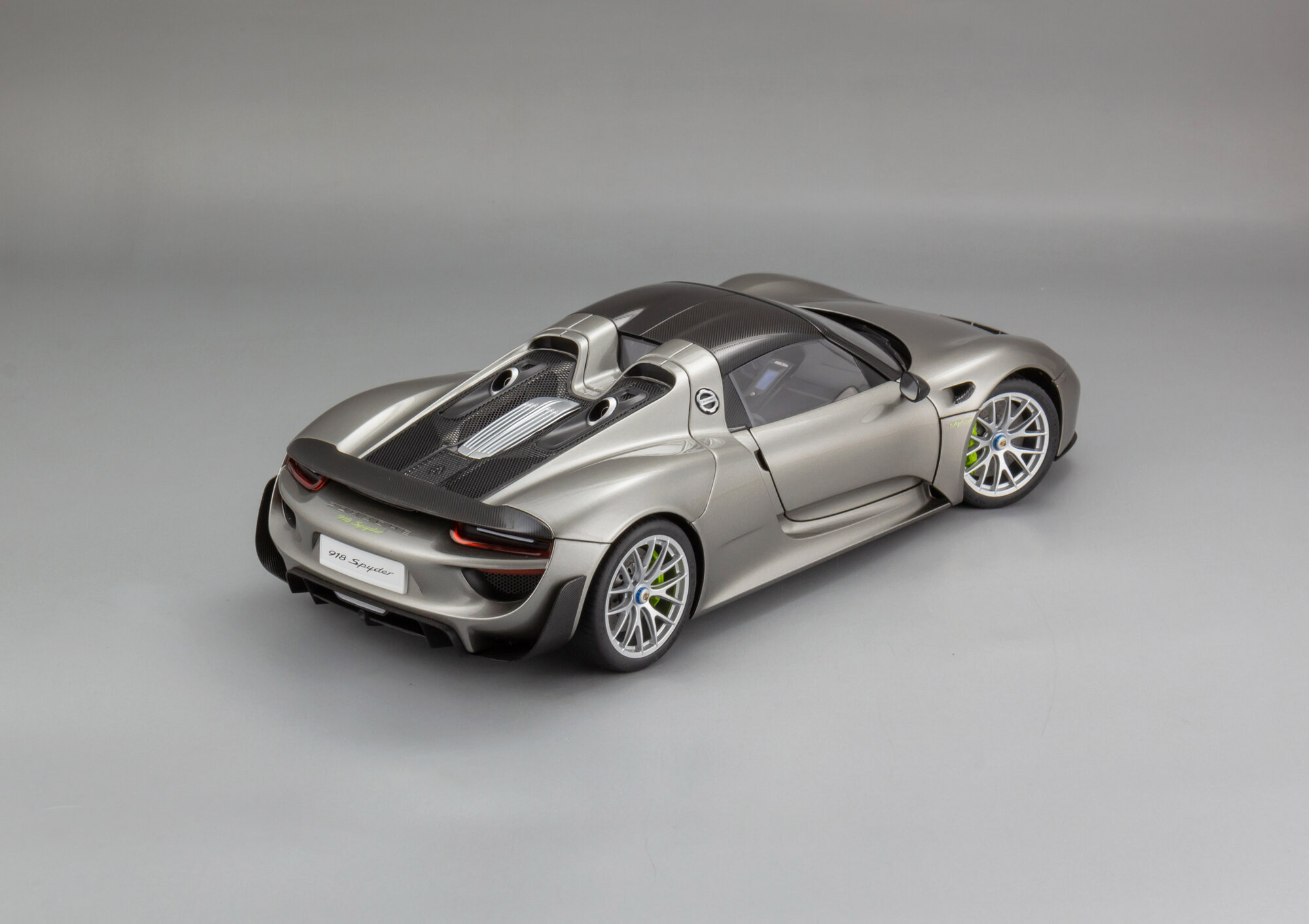 1:18 Porsche 918 Spyder Weissach Package 2013, Коллекционная масштабная модель от AUTOart — фото 1