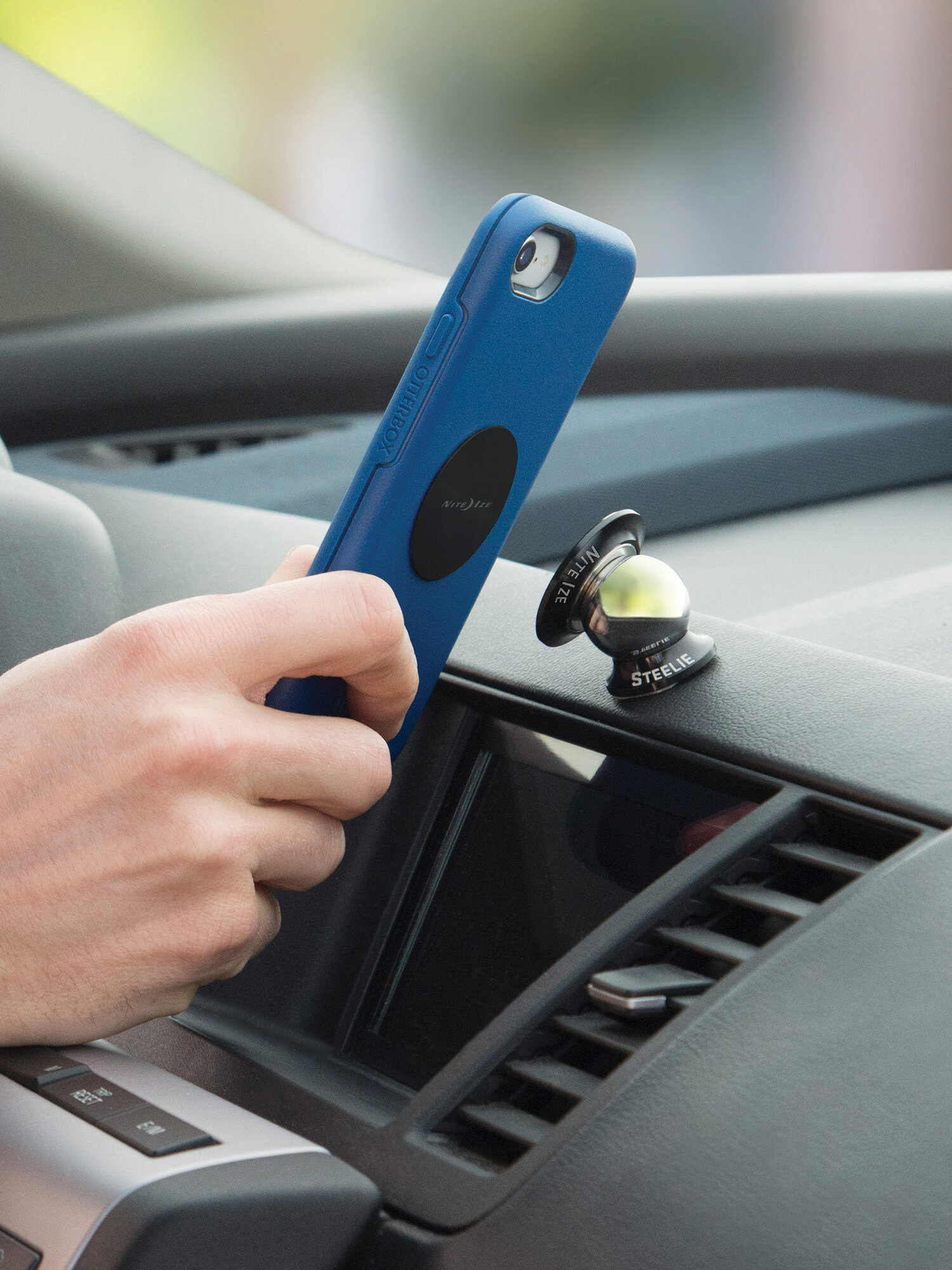 Магнитный держатель для смартфона Nite Ize Steelie Orbiter Dash Kit — фото 1