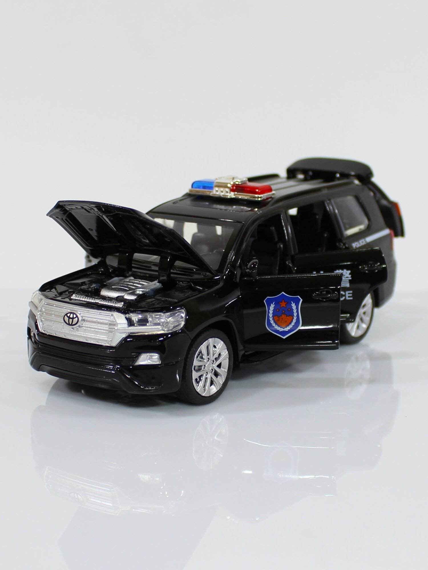 Полицейская машинка Toyota Land Cruiser 200 внедорожник полиция