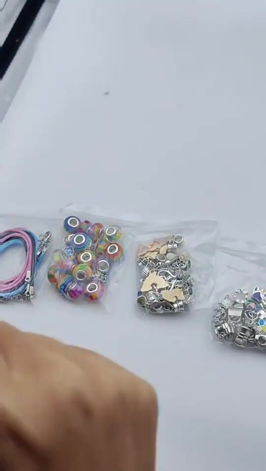 Набор для браслетов и украшений в шкатулке / Подарок для девочки на день рождения и 8 марта / Набор для создания браслетов и украшений / Куроми / Набор куроми — фото 1